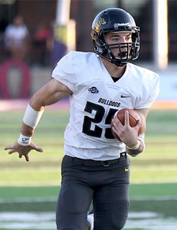 Daniel Enriquez running with the ball.